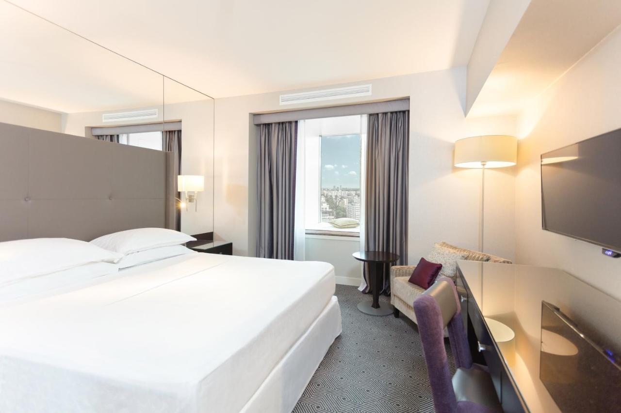 โรงแรมเชอราตัน บูคาเรสต์ ภายนอก รูปภาพ A room at the hotel