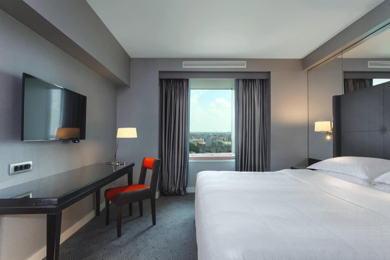 โรงแรมเชอราตัน บูคาเรสต์ ภายนอก รูปภาพ A room at the hotel