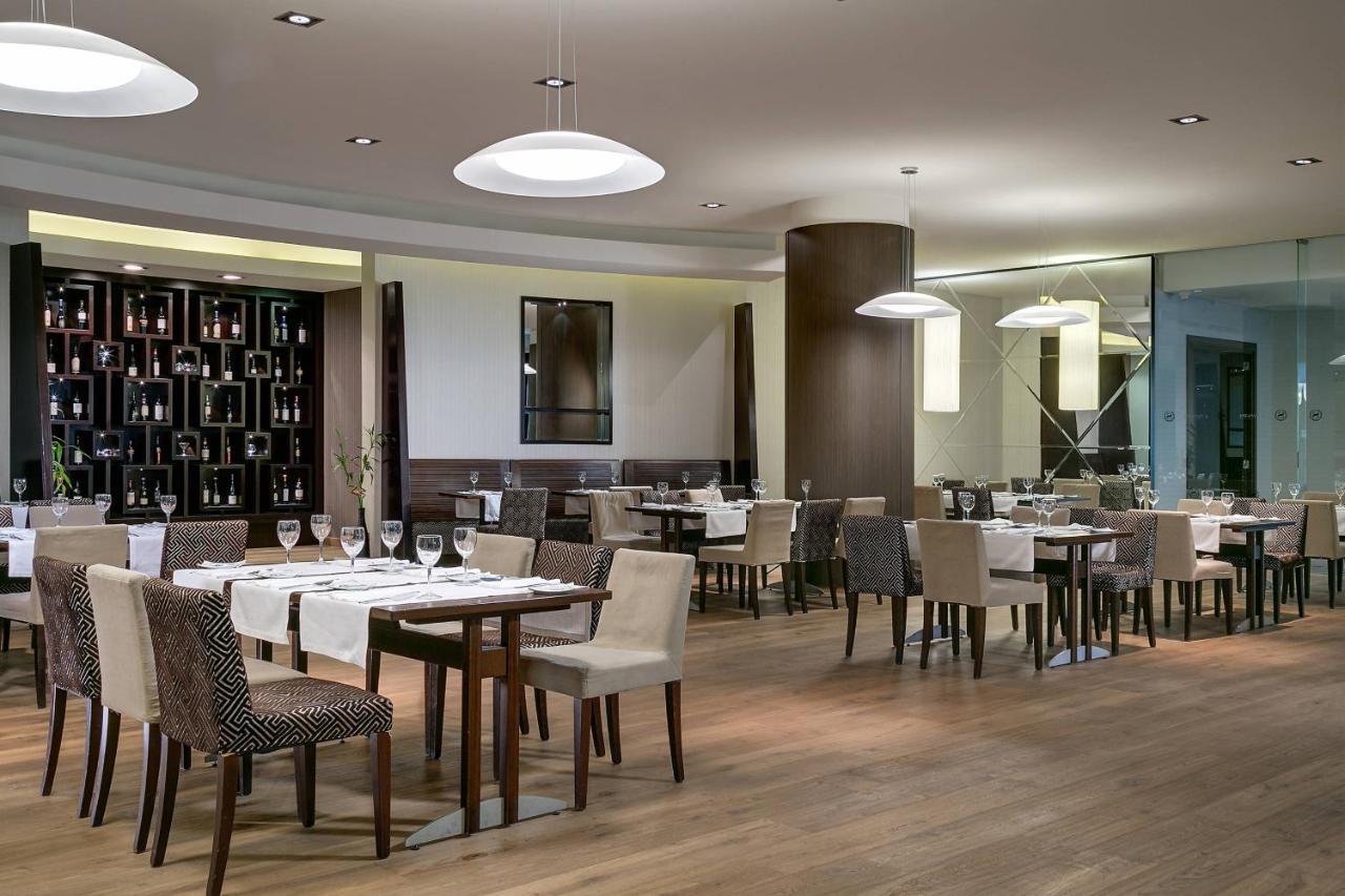 โรงแรมเชอราตัน บูคาเรสต์ ภายนอก รูปภาพ Restaurant