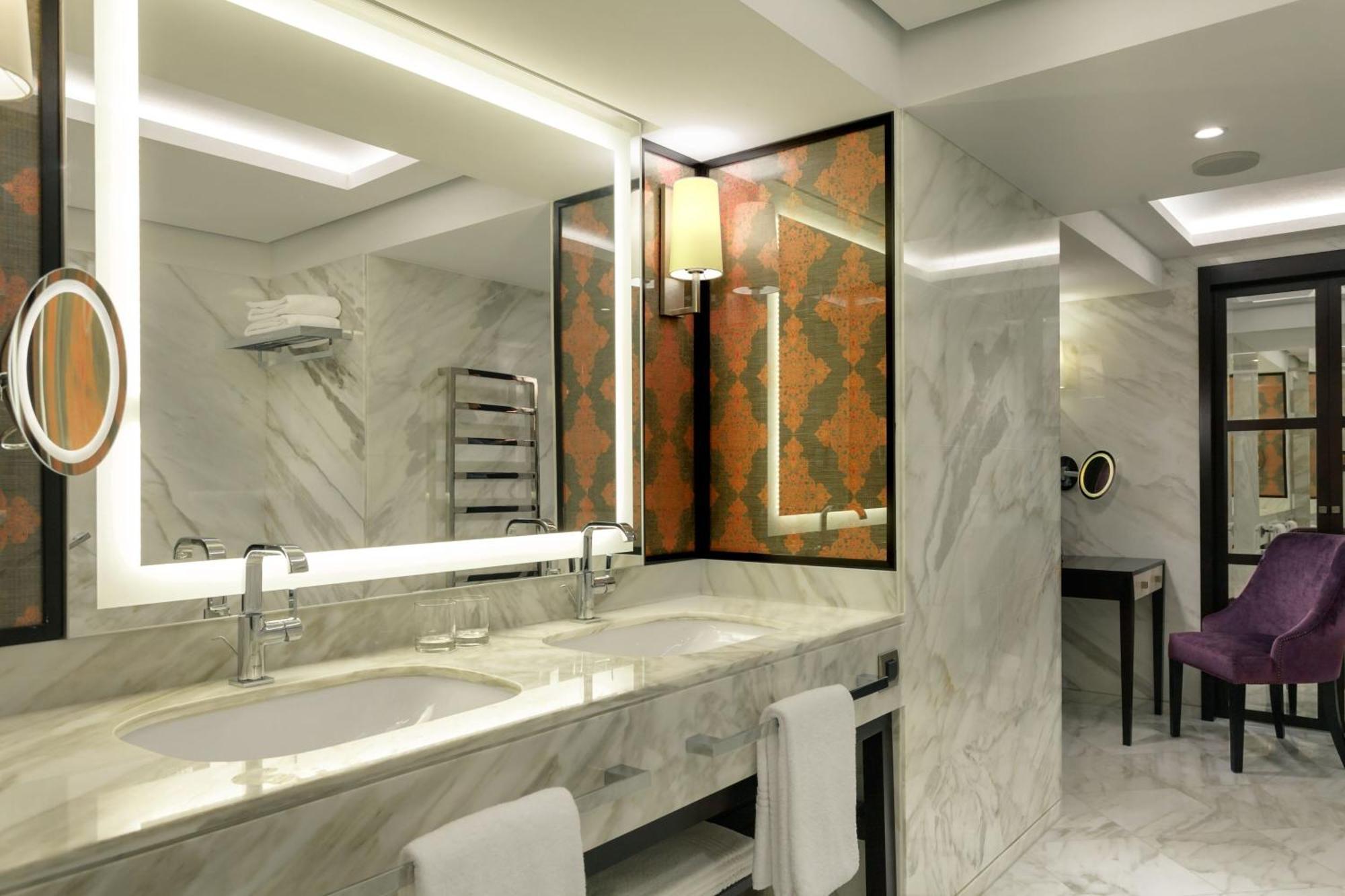 โรงแรมเชอราตัน บูคาเรสต์ ภายนอก รูปภาพ Bathroom