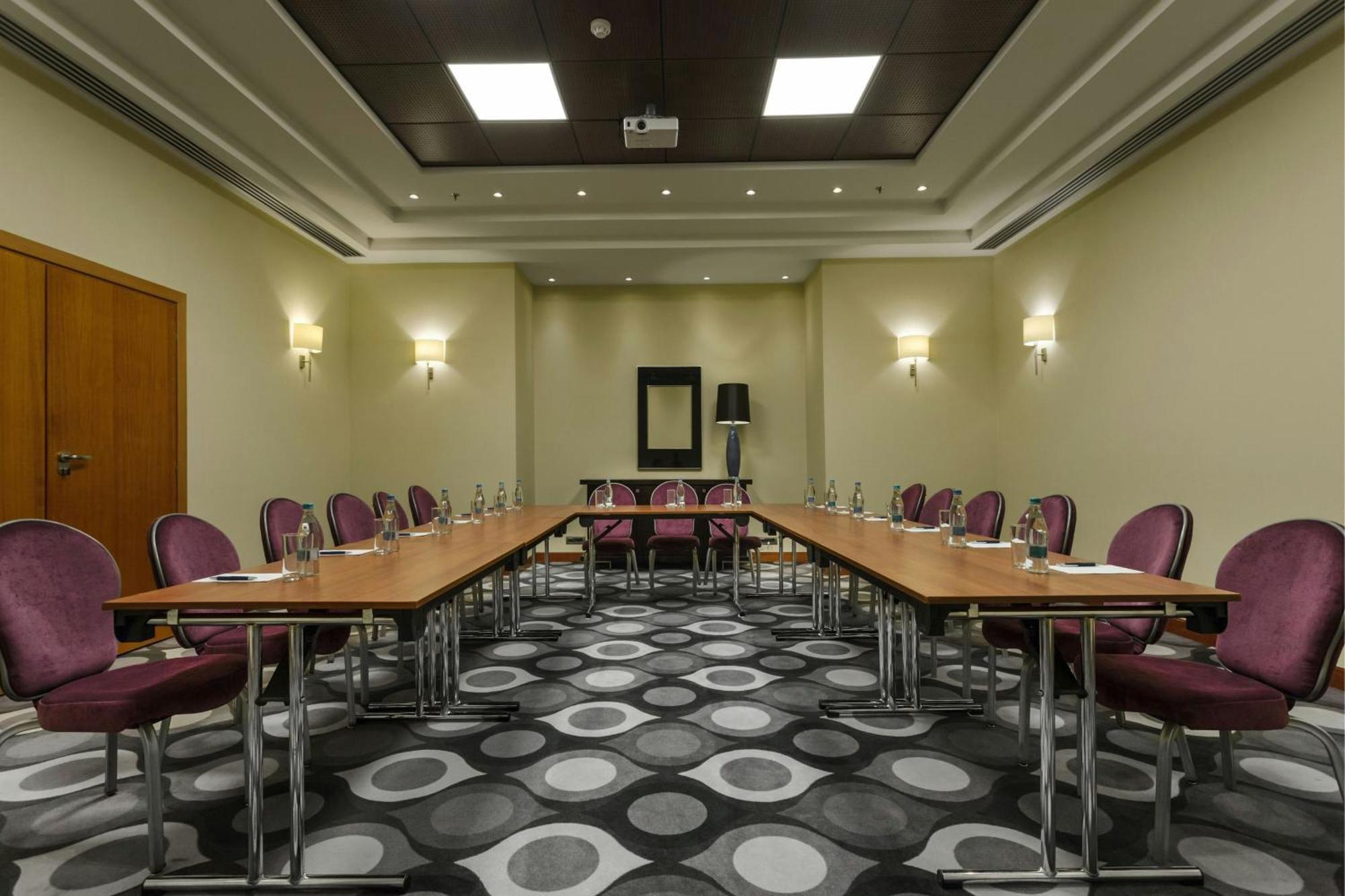 โรงแรมเชอราตัน บูคาเรสต์ ภายนอก รูปภาพ Meeting room