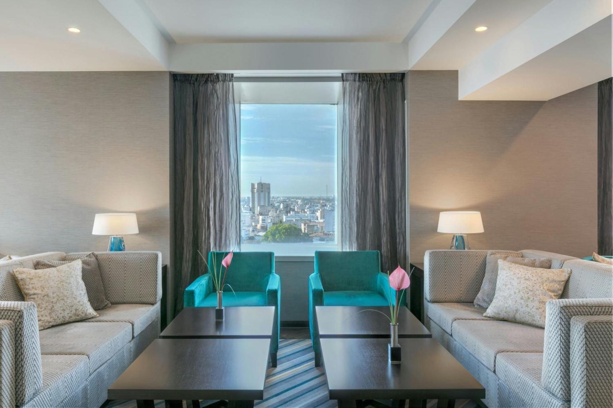 โรงแรมเชอราตัน บูคาเรสต์ ภายนอก รูปภาพ A suite at the Hilton Athens