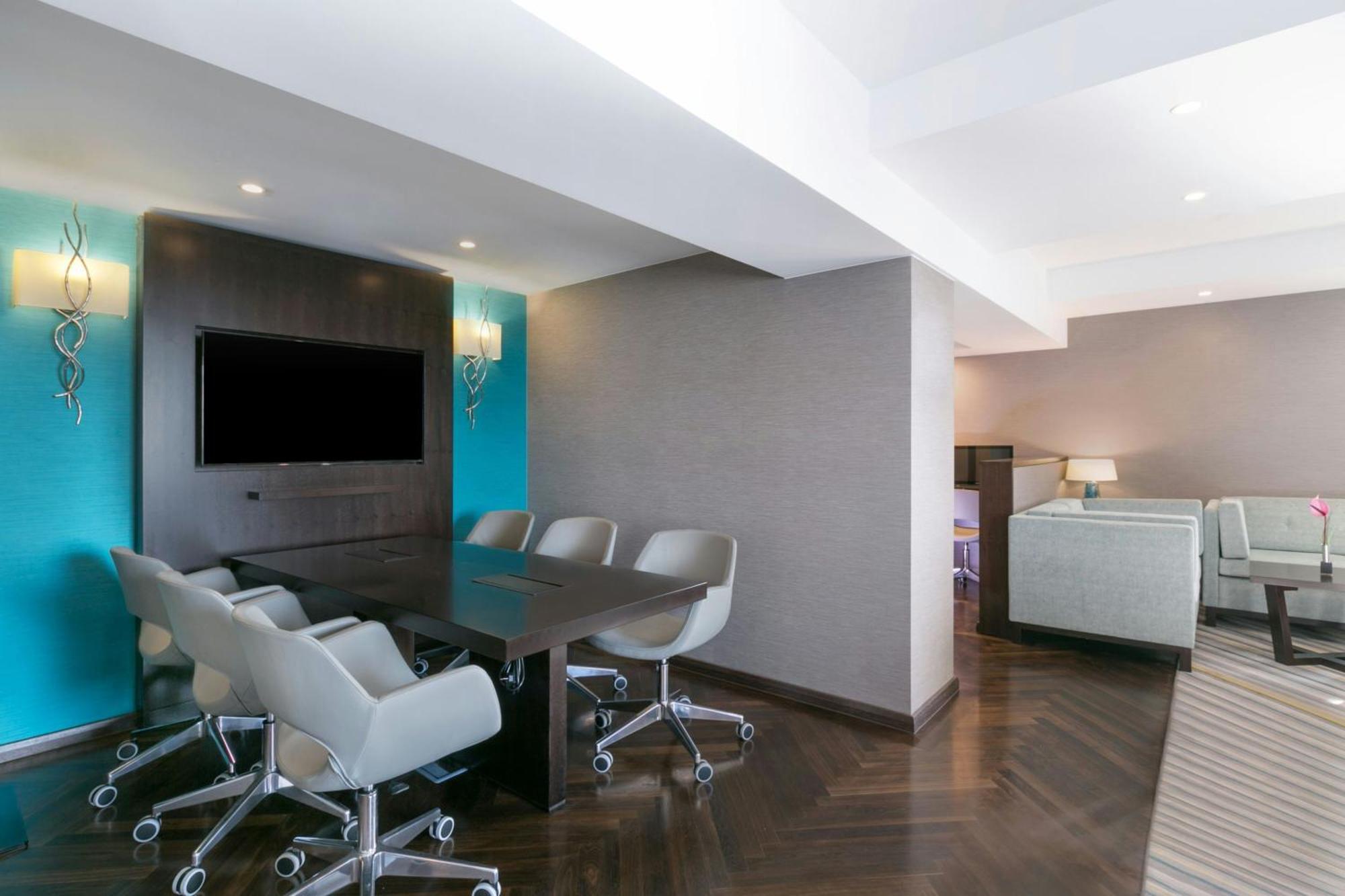 โรงแรมเชอราตัน บูคาเรสต์ ภายนอก รูปภาพ Suite at the Hilton London West End