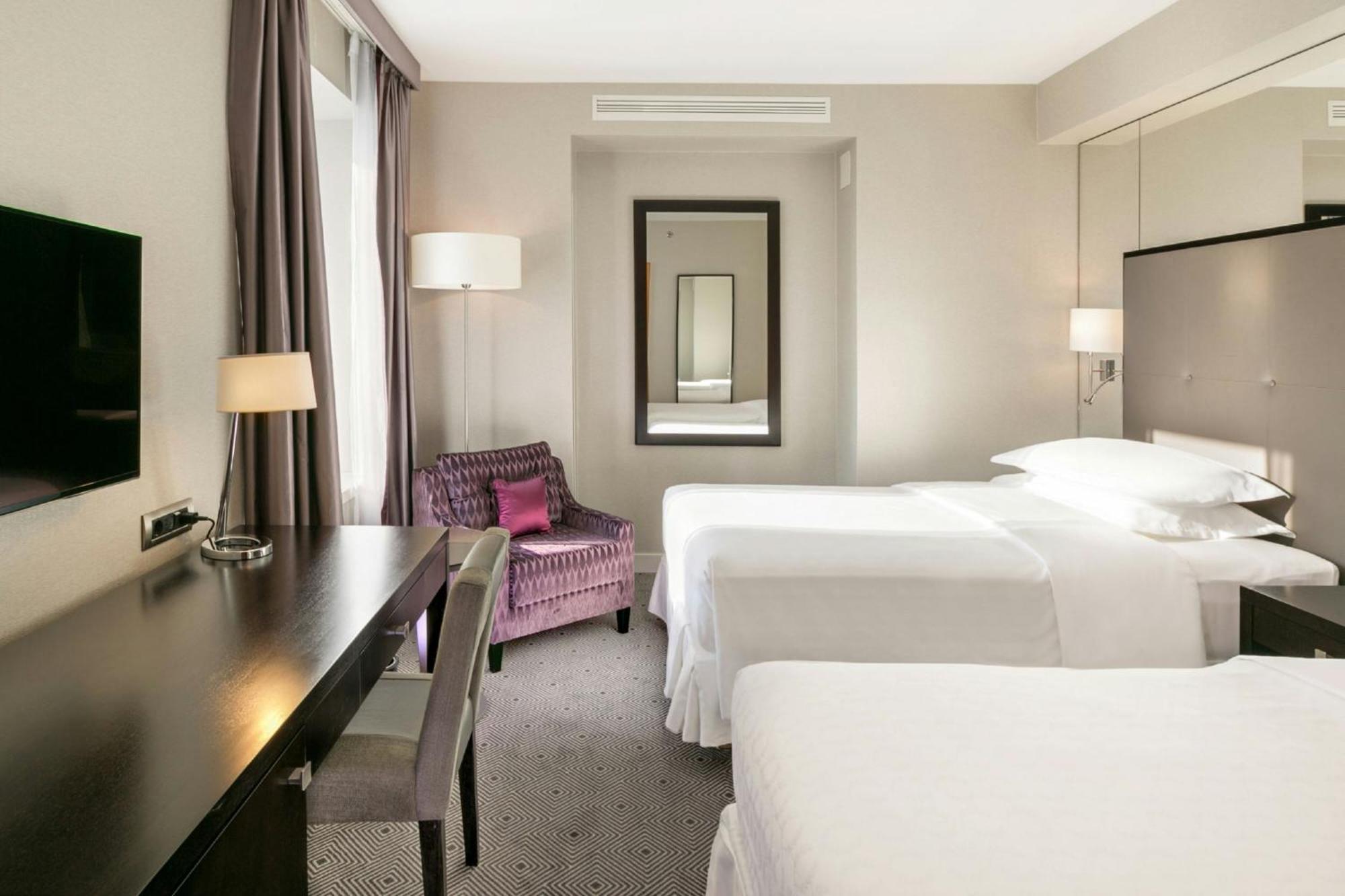 โรงแรมเชอราตัน บูคาเรสต์ ภายนอก รูปภาพ A room at the hotel