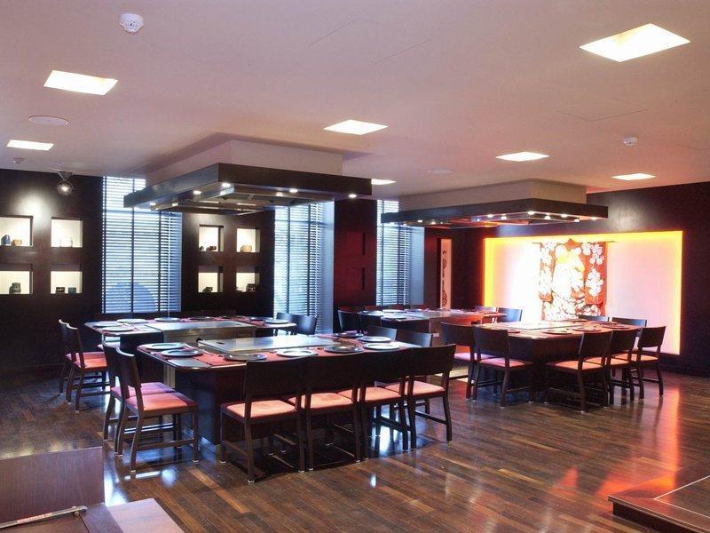 โรงแรมเชอราตัน บูคาเรสต์ ภายนอก รูปภาพ Interior of a restaurant