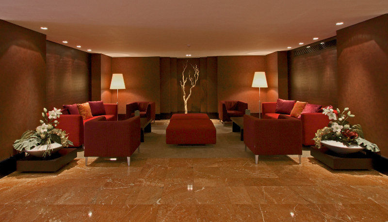 โรงแรมเชอราตัน บูคาเรสต์ ภายนอก รูปภาพ The lobby of the hotel